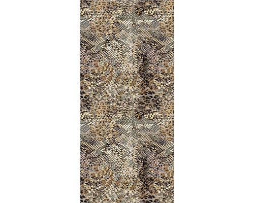 Blick auf einen Teppich mit Schlangenmuster.