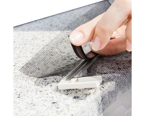 Installation eines Fliegengitters mit Magnetband