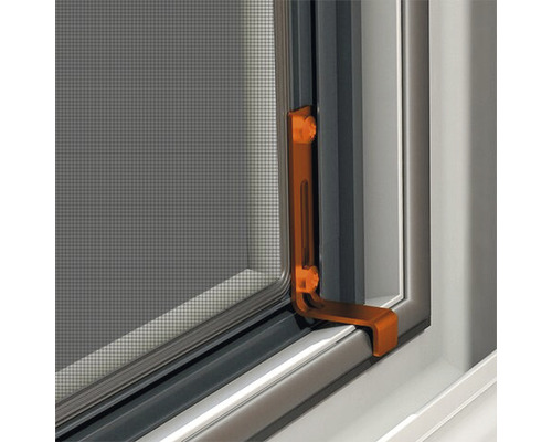 Vue détaillée d''une moustiquaire avec équerre de fixation