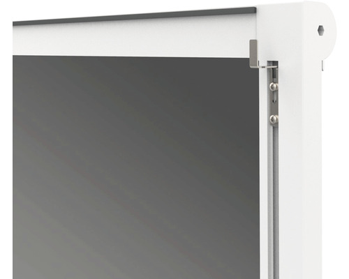 Vue détaillée d''un coffre de volet roulant avec rail de guidage