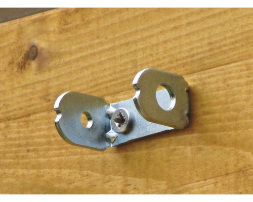 Équerre métallique fixée sur un mur en bois