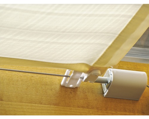 Vue détaillée d''un store enrouleur avec dispositif de montage