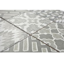 Gros plan de différents carreaux à motifs gris