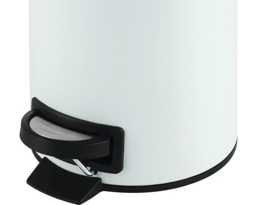 Detailaufnahme eines weißen Tretabfalleimers.