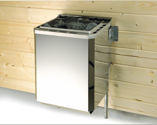 Saunaofen aus Metall mit Steinen an Holzwand