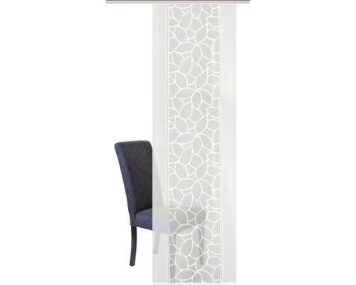 Echarpes décoratives à motif de feuilles à côté d''une chaise
