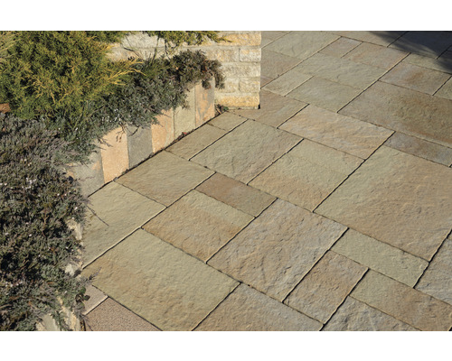 Pavés posés avec plantes