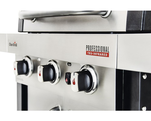 Vue détaillée d''un barbecue avec des boutons rotatifs et le logo Char-Broil Professional Tru-Infrared