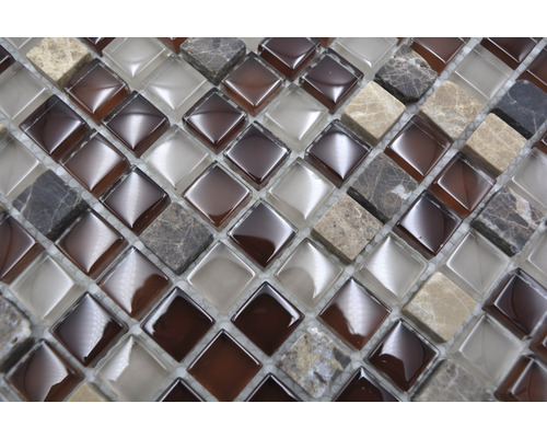 Mosaïque avec éléments en verre et en pierre
