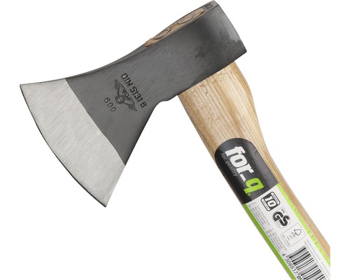 Hache avec manche en bois et tête en acier