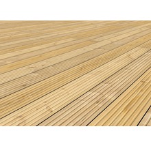Terrasse en bois avec surface rainurée