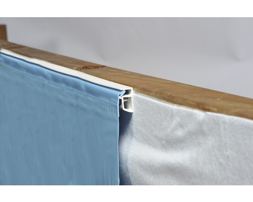 Detailansicht einer Poolfolienbefestigung mit Einhängeprofil