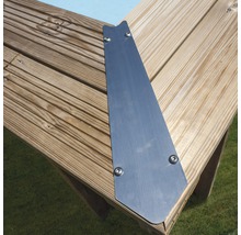 Detailaufnahme eines Metallwinkelverbinder zur Befestigung einer Holzterrasse