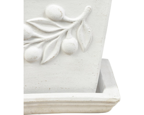 Vue détaillée d''un pot de fleurs en terre cuite avec décor de branche d''olivier