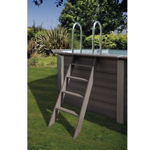 Ensemble de piscine hors sol en bois composite Gre ovale 664x386x124 cm avec groupe de filtration à sable, skimmer, échelle, sable de filtration et intissé de protection du sol gris