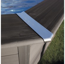 Ensemble de piscine hors sol en bois composite Gre ovale 664x386x124 cm avec groupe de filtration à sable, skimmer, échelle, sable de filtration et intissé de protection du sol gris