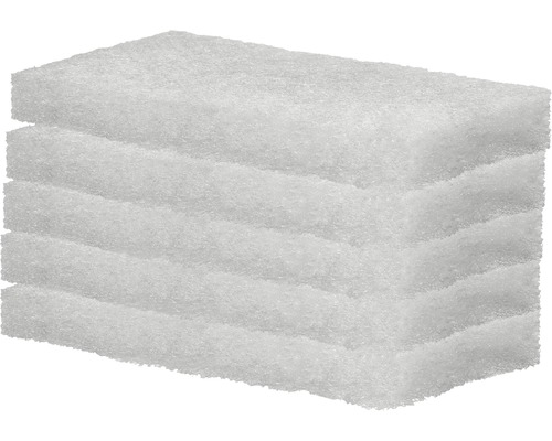 Pile de tapis filtrants blancs pour bassins
