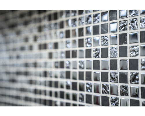 Carreaux de mosaïque avec des éléments carrés dans différents modèles