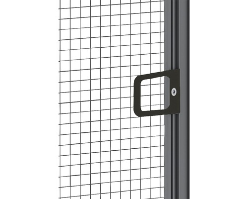 Gros plan d''une clôture en treillis métallique avec poignée