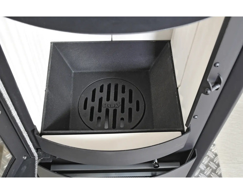 Innenansicht eines Hark Kaminofens mit Feuerraum