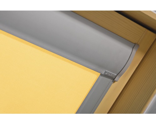 Vue détaillée d''un store de fenêtre de toit de la marque Fakro