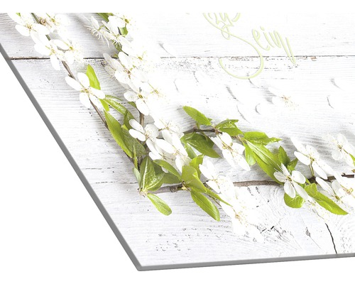 Image décorative avec des fleurs de cerisier sur aspect bois
