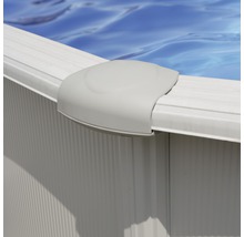 Vue détaillée d''une piscine hors sol avec revêtement de bordure