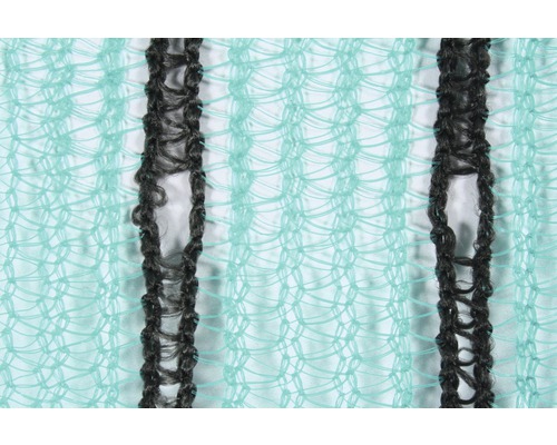 Nahaufnahme eines Windschutznetzes mit Einfassband