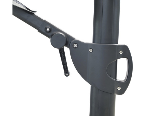 Detailansicht eines Sonnenschirms mit Griff zur Verstellung