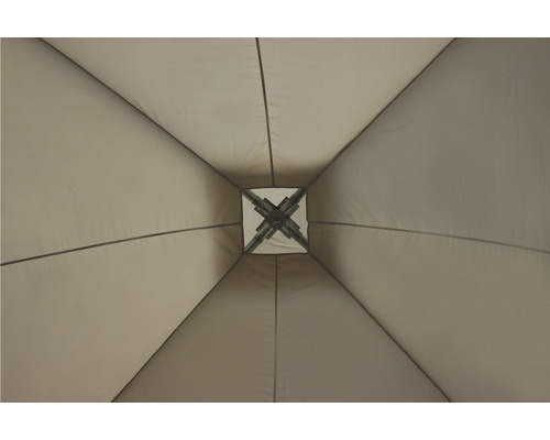 Innenansicht eines Pavillons mit Metallgestell und Textilbespannung