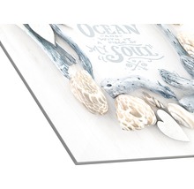 Tableau mural décoratif avec des motifs de plage tels que du bois flotté et des coquillages