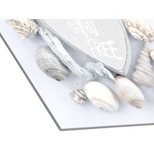 Tableau décoratif avec bois flotté, coeur et coquillages