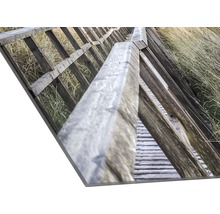 Impression photo d''une passerelle en bois avec rambarde