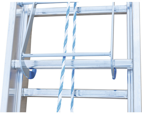 Detailansicht einer Aluminiumleiter mit Seilzugsystem