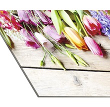 Fleurs sur fond en bois