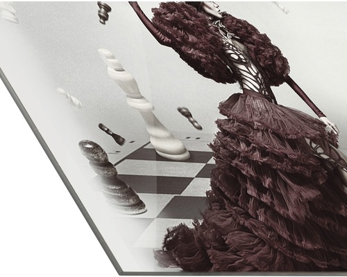 Acrylglasbild mit Frau im Kleid und Schachfiguren