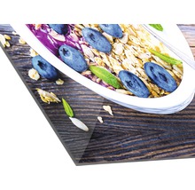 Image en verre acrylique avec bol de muesli, myrtilles et motif de table en bois