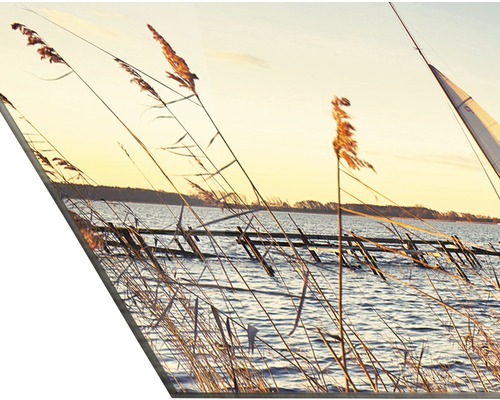 Dekoratives Wandbild mit Seemotiv und Schilfgras im Vordergrund