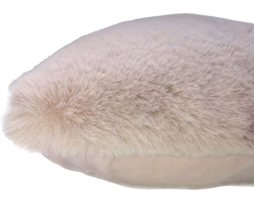 Dekokissen mit Fellstruktur
