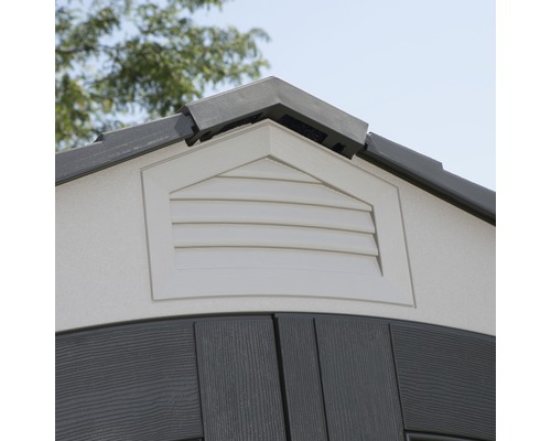 Vue détaillée d''un abri de jardin avec grille de ventilation