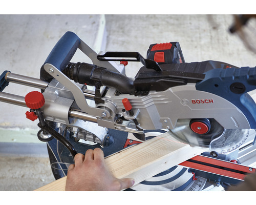 Scie à onglet sans fil coupant du bois