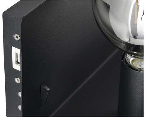 Detailansicht einer schwarzen Wandleuchte mit USB-Anschluss