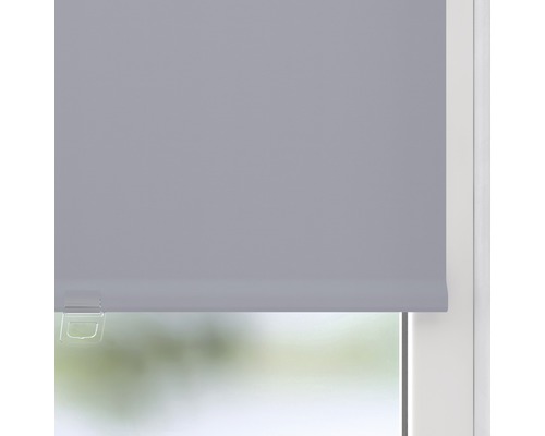 Store enrouleur gris à la fenêtre