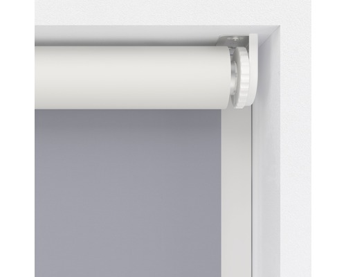 Store enrouleur avec support dans cadre de fenêtre