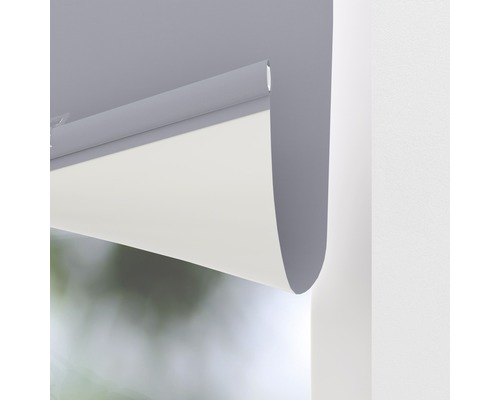 Store enrouleur partiellement abaissé