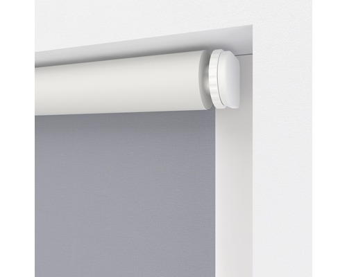 Store enrouleur avec support sur une fenêtre