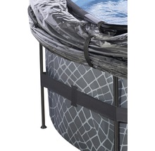 Detailansicht eines Schwimmbeckens mit Abdeckung.