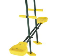 Vue détaillée d''une balançoire pour enfants avec des sièges et des poignées jaunes sur un cadre métallique vert