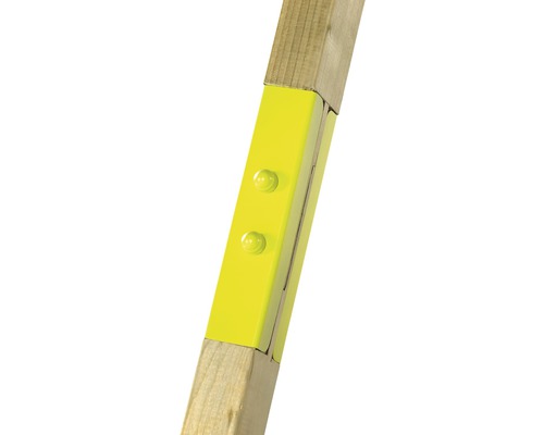 Poutre en bois avec connecteur métallique jaune et deux rivets