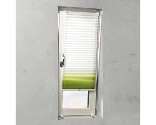 Store plissé sur fenêtre pour la régulation de la lumière et la décoration